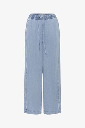 Pantaloni largi din denim albastru deschis, cu talie elastică și șnur reglabil în față.