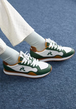 JET STAR 2 UNISEX - Baskets basses - optical white/douglas fire