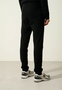 Authentic Cashmere BICHET JOGGING - Teplákové kalhoty - navy
