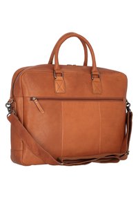 Attaccato di pelle marrone con manici doppi, tracolla regolabile, apertura superiore con zip, tasca frontale esterna e texture sottile.