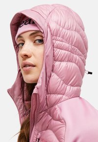 Peak Performance HELIUM HYBRID - Pūkinė striukė - altrosa