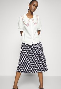 Marks & Spencer GEO SKIRT - Saia evasé - blue mix