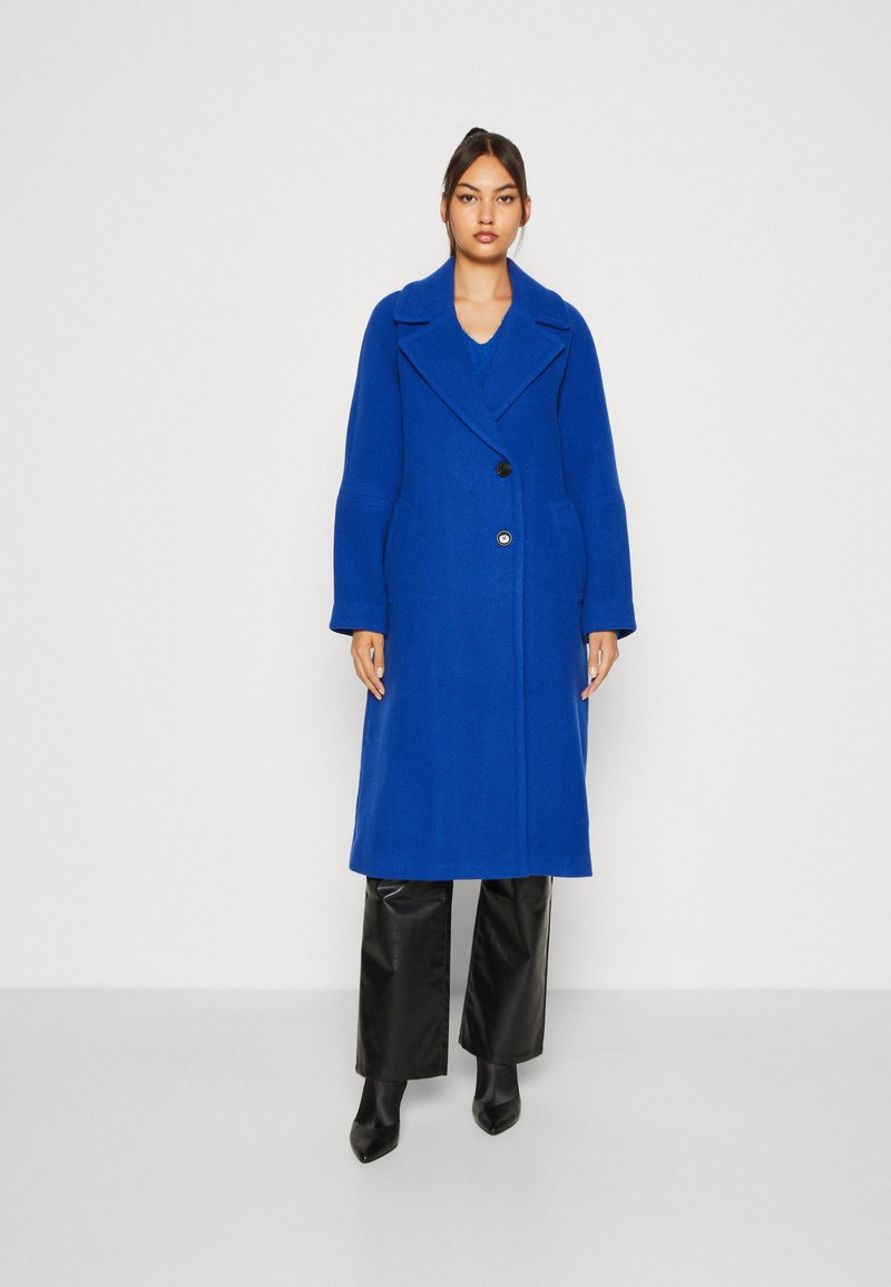 Yas Coat