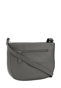 Borsa a tracolla in pelle grigia con finitura texturizzata, forma rettangolare, tasca con zip sul davanti e tracolla regolabile.