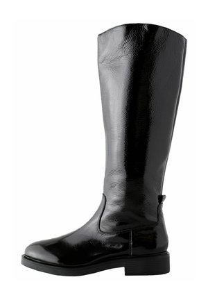 Schwarze knöchelhohe Stiefel aus glänzendem Lackleder, mit runder Zehenpartie, minimaler Naht und Blockabsatz. Glatte Textur über die gesamte Oberfläche.