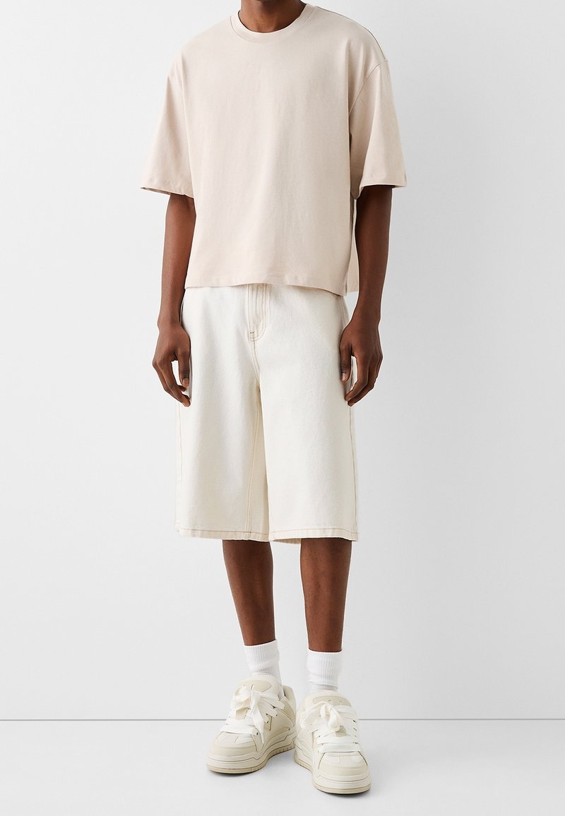 Pantaloni Corti Bershka Pantaloncini Uomo Bershka Shorts Di Jeans - Main Image