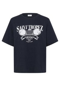 T-shirt à manches courtes bleu marine foncé avec un imprimé graphique blanc de raquettes de tennis et du texte, fabriqué en coton doux avec une coupe décontractée.
