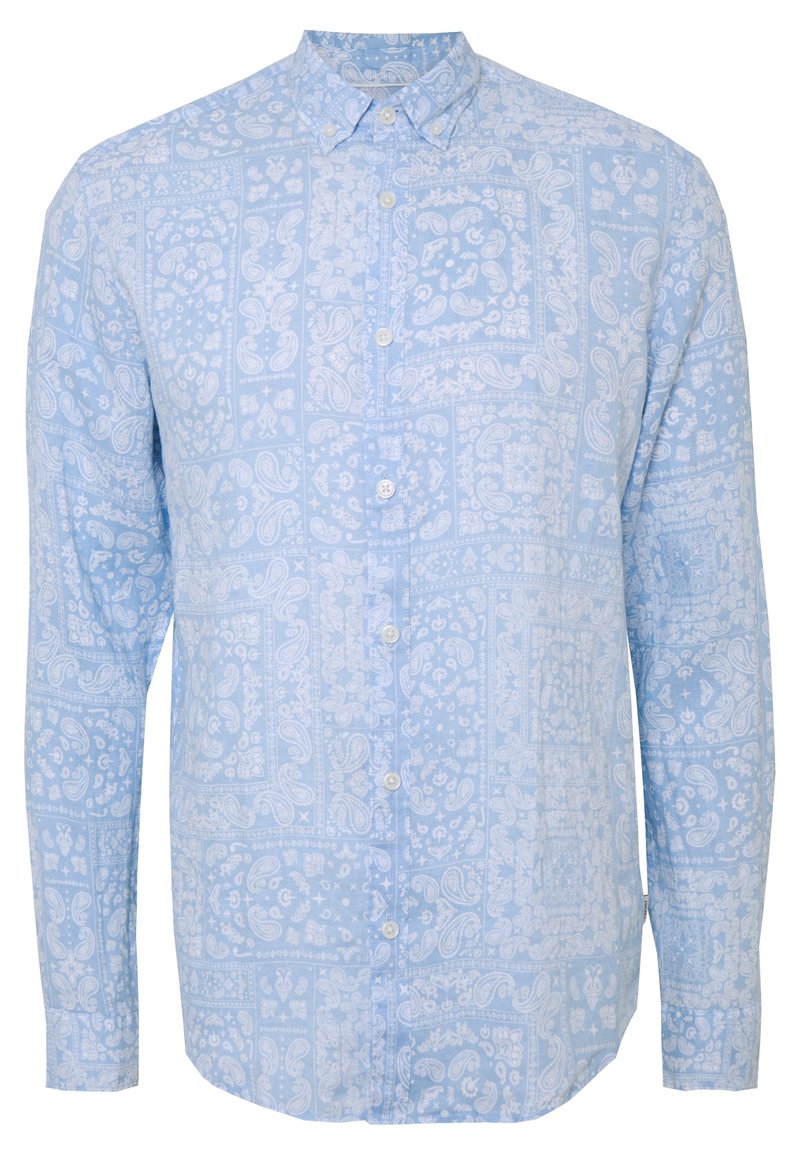 Camicia button-up azzurra a maniche lunghe con un motivo patchwork bianco intricato di paisley e fiori.