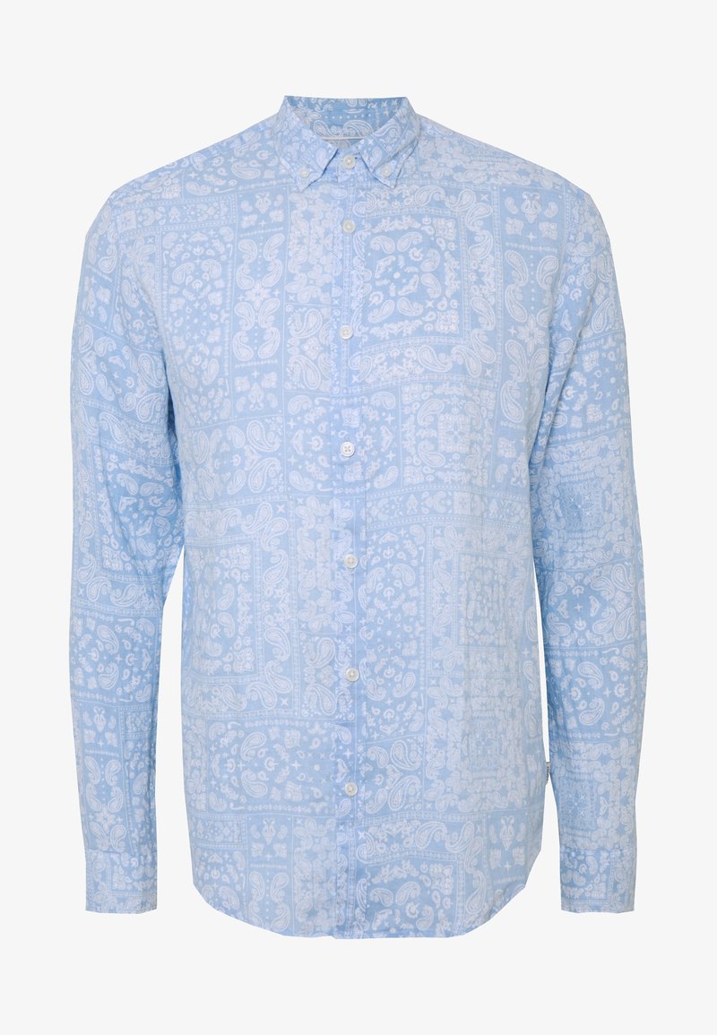 Camicia button-up azzurra a maniche lunghe con un motivo patchwork bianco intricato di paisley e fiori.