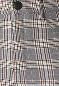 Vero Moda Petite Kalhoty - black