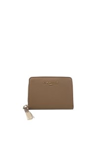 Portafoglio in pelle marrone con una texture liscia, dettaglio del logo oro sulla parte anteriore e chiusura con zip con un accentuato pompon.
