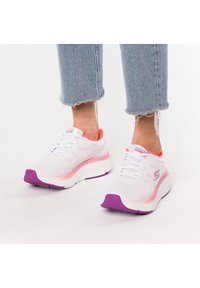 Skechers Performance Laufschuh Straße - weiß