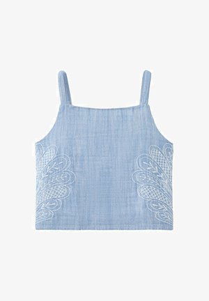 Jasnoniebieski krótki top bez rękawów z cienkimi ramiączkami i białymi, haftowanymi wzorami liści po obu stronach.