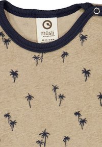 Béžový bavlněný body pro miminka s tmavě modrou výšivkou palmy, s námořnickým vroubkovaným výstřihem a patentkami pro snadné oblékání.