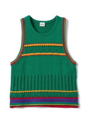 Gilet verde lavorato a maglia senza maniche con motivi orizzontali rossi, gialli, blu e arancioni e scollo rotondo.