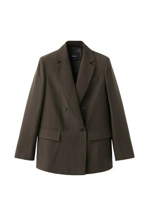 Donkerbruine dubbelgeknoopte blazer met brede revers, twee klepzakken aan de voorkant en twee zwarte knopen aan elke zijde, platliggend op een witte achtergrond.