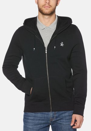 Haut à capuche noir zippé avec cordon de serrage, devant zippé et poches kangourou. Présente un petit logo de pingouin sur la poitrine.
