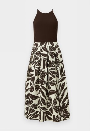 Φόρεμα χωρίς μανίκια με εφαρμοστό, μονόχρωμο σκούρο καφέ μπούστο και φούστα εκρού με ψηλή μέση και μεγάλα σκοτεινά καφέ λουλουδένια σχέδια.