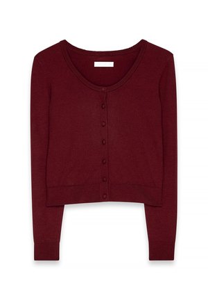 Cardigan court bordeaux avec des manches longues, un col rond et sept boutons sur le devant. Texture douce et côtelée.
