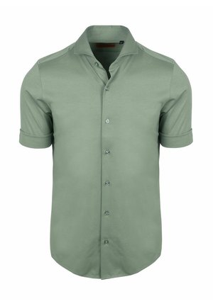 Kurzärmliges, salbeigrünes Hemd mit Knopfleiste, umgeschlagenen Manschetten und einem ausgebreiteten Kragen, präsentiert vor weißem Hintergrund.