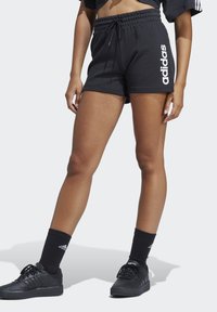 adidas Sportswear - ESSENTIALS LINEAR SHORT - Urheilushortsit - black/white Pienoiskuva 1