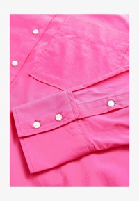 Non sélectionné, fushsia pink