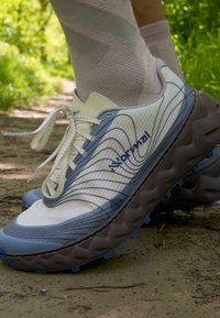 NNormal TOMIR 2.0 UNISEX - Zapatillas de trail running - weiß natural