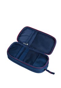 Custodia in tessuto blu navy con zip rossa, dotata di una tasca in rete e di elastici all'interno per l'organizzazione. Apertura con zip, forma rettangolare.
