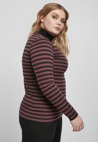 Urban Classics Langærmet T-shirt - cherry/blk