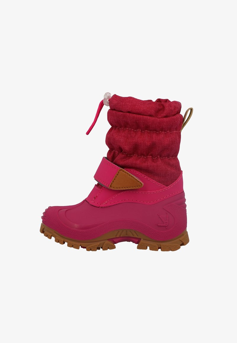 Bota impermeable rosa con tobillo acolchado rojo, correa de velcro y suela de goma. Cuenta con una parte superior de tejido texturizado y una lengüeta.