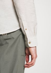 Only & Sons ONSCAIDEN HALF PLACKET - Camisa - pelican