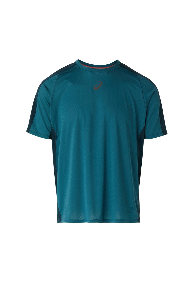 T-shirt de sport à manches courtes en bleu sarcelle avec un motif texturé, des panneaux latéraux noirs, et un col rond accentué par une bordure rouge.
