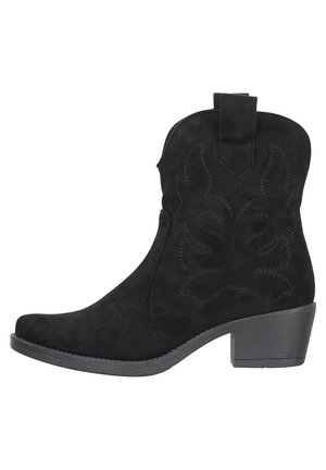 Botín negro de ante hasta el tobillo con diseño floral bordado, puntera afilada y un tacón bajo apilado. Cuenta con una pestaña en la parte trasera para facilitar el calce.