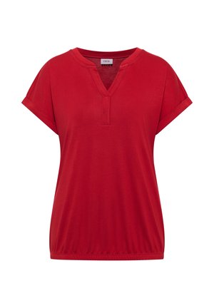 Blouse rouge à manches courtes avec col en V, manches retroussées et ourlet élastique, présentée sur fond blanc.