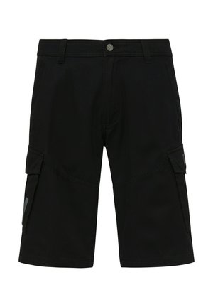 Short cargo noir longueur genou avec fermeture par bouton, passants de ceinture et poches à rabat des deux côtés.