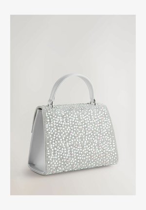 Hõbedane käekott, mille välispinda katavad sädelevad rhinestone'id, struktureeritud disain, ristkülikukujuline kuju ja lühike käepide.