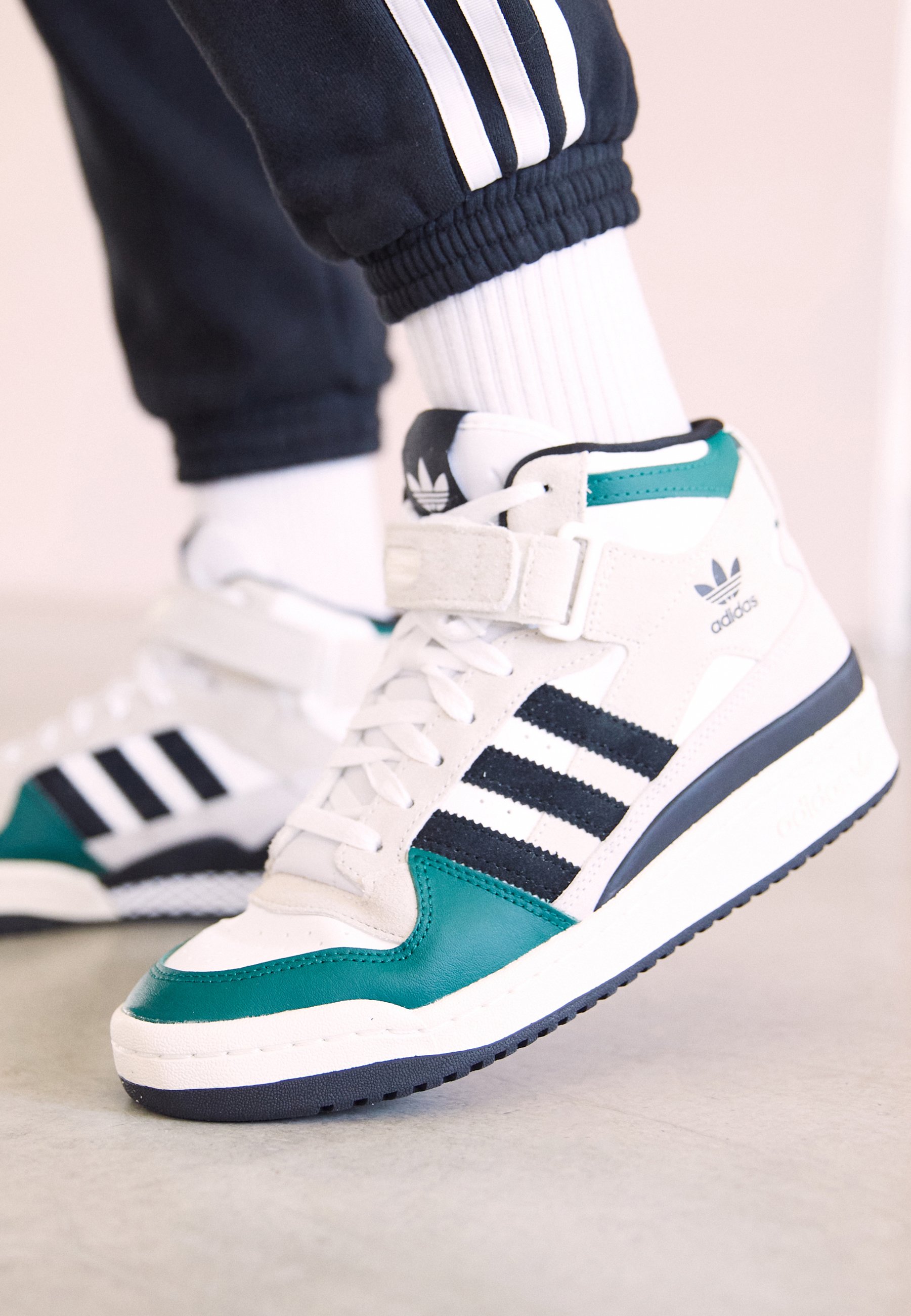 adidas Originals FORUM MID - High-top trainers - footwear white/core  black/off white/white - Zalando.ie