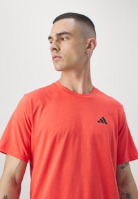 adidas Performance TR-ES FR T - Sportfelső - bright red/black
