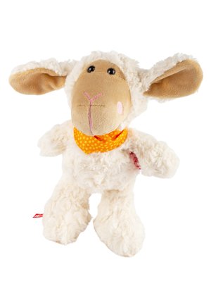 Peluche a forma di agnello con muso marrone chiaro, naso ricamato rosa, occhi neri, pelo bianco riccio, grandi orecchie pendenti e un fazzoletto arancione a pois al collo.