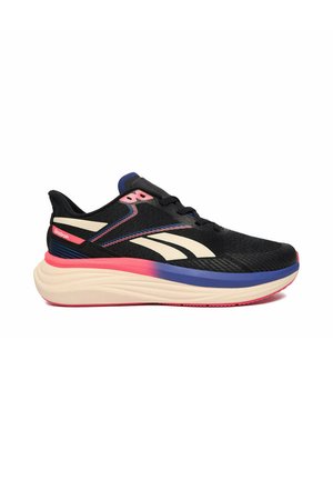 Scarpa da corsa nera Reebok con logo crema, dettagli rosa e blu, suola ammortizzata e chiusura con lacci, mostrata di profilo laterale.