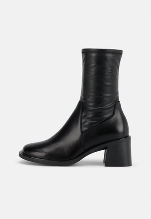 Vagabond, VEGA - Botines - black