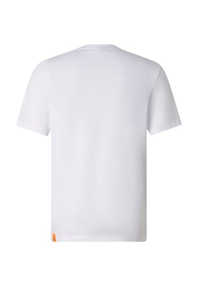T-shirt blanc uni à manches courtes vu de dos avec une petite étiquette orange en bas à gauche de l'ourlet.