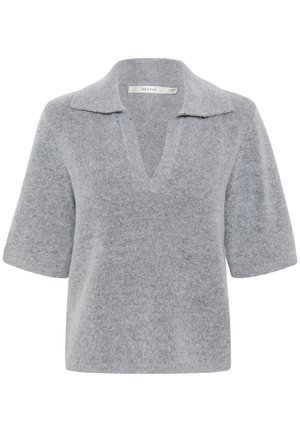 Pullover grigio a maniche corte realizzato in un tessuto morbido e testurizzato. Presenta un profondo scollo a V e un colletto piatto. Design semplice e minimalista.