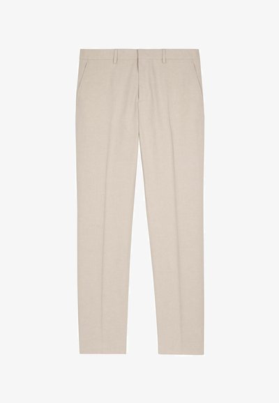 Pantaloni beige su misura con gamba dritta, tessuto leggero, due tasche frontali e design frontale piatto. Nessun abbellimento visibile.