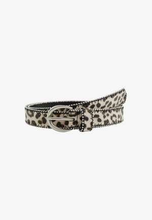 Leopardenmuster-Gürtel aus beige- und schwarzem Stoff mit einer silberfarbenen Schnalle und dekorativen Nähten entlang der Kanten.
