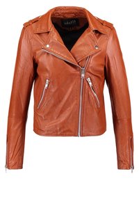 Brązowa skórzana kurtka motocyklowa z asymetrycznym zamkiem błyskawicznym, dwoma przednimi kieszeniami na zamek oraz pagonami na ramionach. Gładka tekstura.