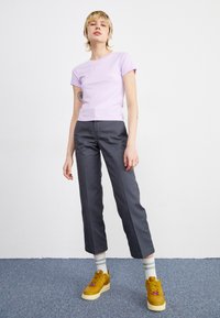 Nike Sportswear Základné tričko - violet mist