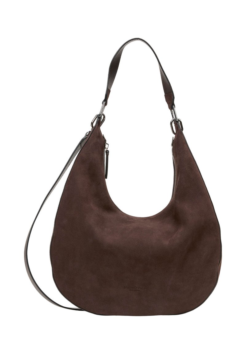 Brązowa zamszowa torba na ramię o miękkim, zaokrąglonym kształcie. Posiada czarny skórzany pasek oraz srebrne akcenty metalowe, w tym zamek błyskawiczny.