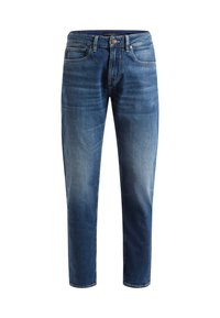 Jeans de mezclilla en un lavado azul medio, con un diseño clásico de cinco bolsillos, pierna recta, decoloración sutil y cierre de botón metálico.