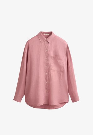 Lässige, knopf-offene Bluse aus weichem pinkfarbenem Stoff. Mit klassischem Kragen, langen Ärmeln und einer einzelnen Brusttasche. Strukturierte Oberfläche.